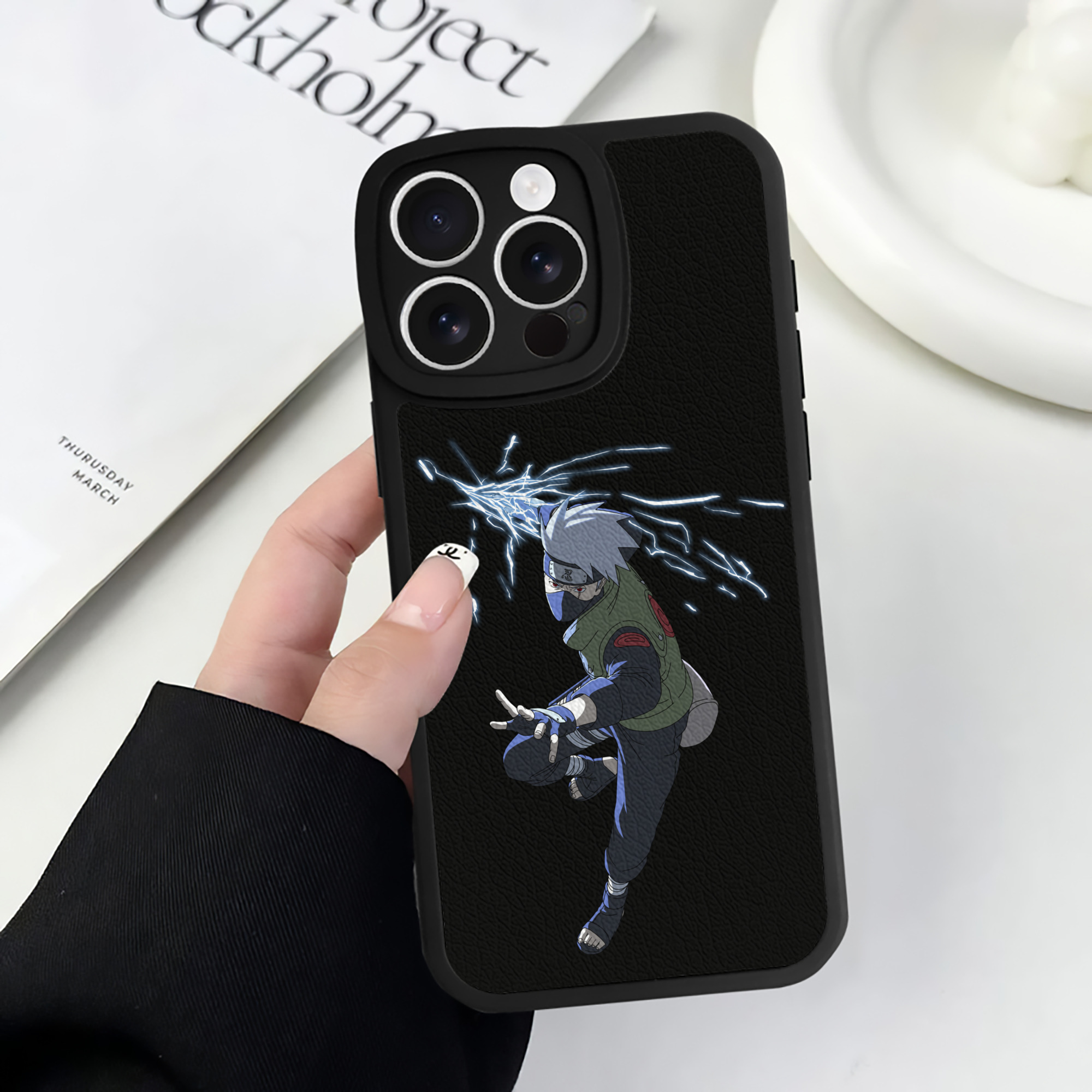 （画像用） NARUTO -ナルト- はたけ カカシ Hatake Kakashi 【iPhone 16シリーズ対応】シリコンスマホケース（レザー調） 材質：シリコン